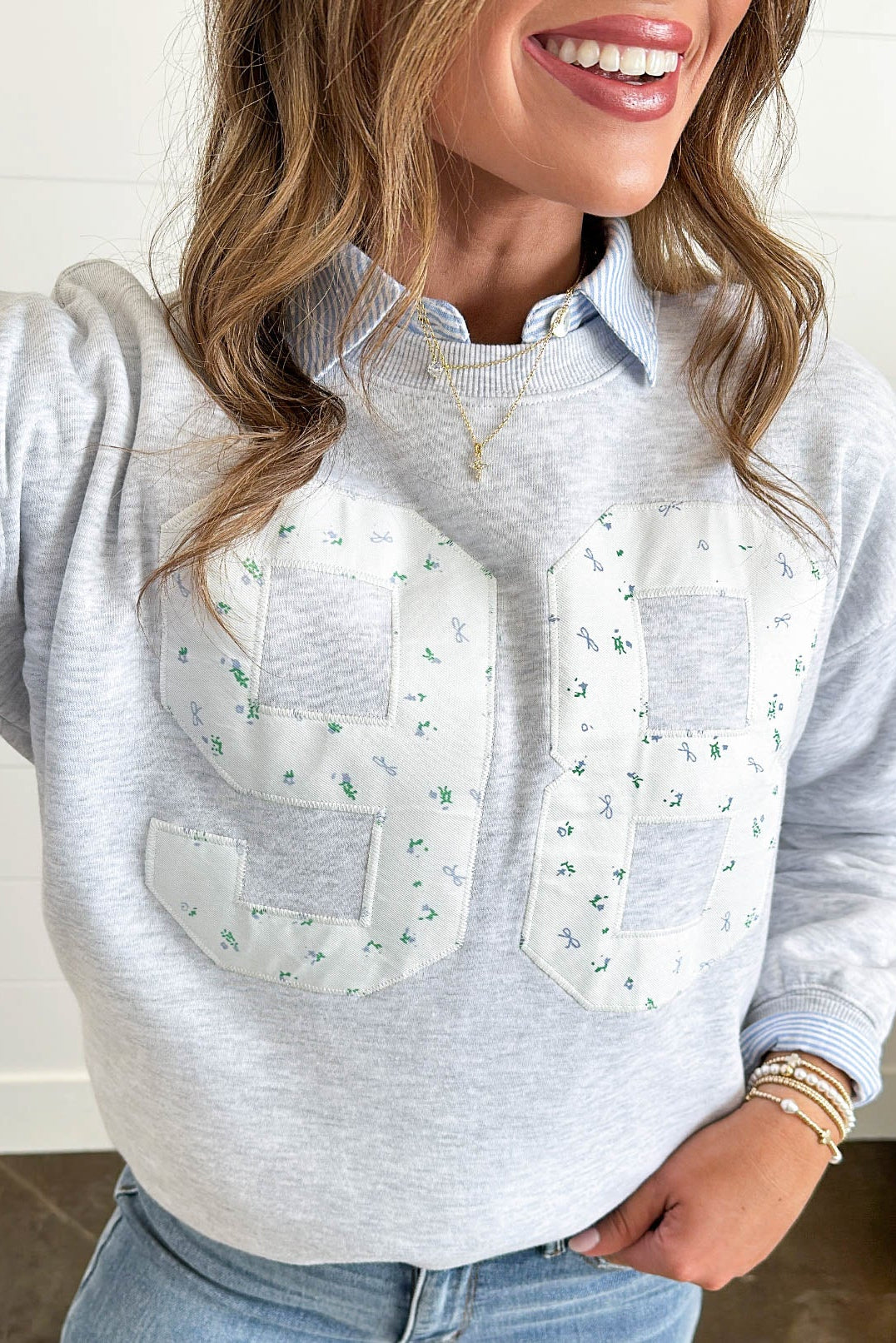 98 Floral Applique Graphic Sweatshirt