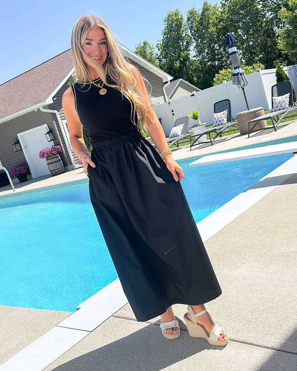 Twirl Worthy Contrast Piping Sleevless Maxi Dress